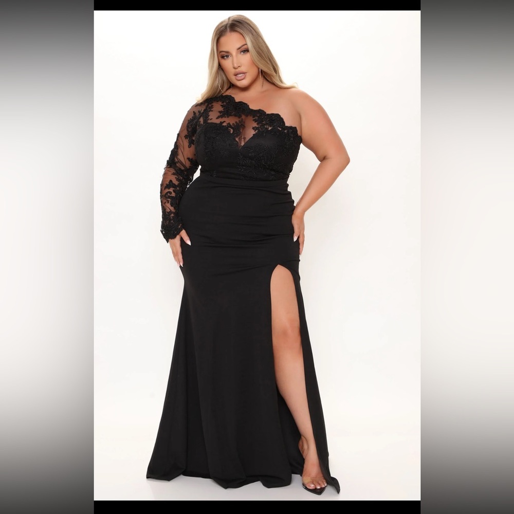 NWT Fashion Nova Bonita Lace black formal gown plus size